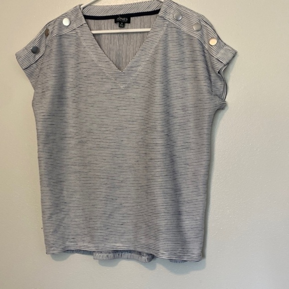 JONES New York Rayon poly blend short sleeve grey white blue texture stripes med